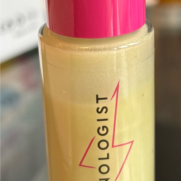 TANOLOGIST Day Glow Hyaluronic Radiance Self-Tan Serum - Picture 5 of 9